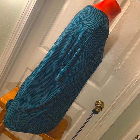 LULAROE Irma Turquoise Wicked Design Top NWT - Picture 7 of 11